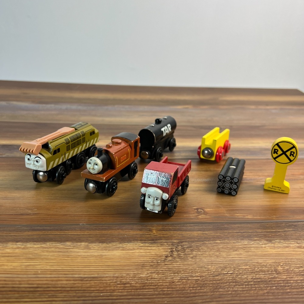 Thomas Wooden Railway Lot Diesel 10 Duke Lorry 1 Tar Tanker Accessories 7pc